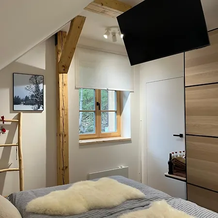 Bedrich アパート ヤノフ・ナト・ニソウ