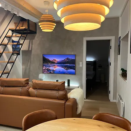 Bedrich アパート ヤノフ・ナト・ニソウ